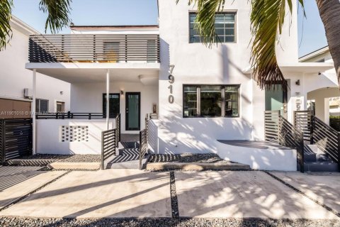 Immobilier commercial à vendre à Miami Beach, Floride: 282.42 m2 № 1952229 - photo 1
