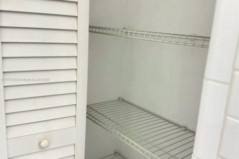 Condominio en venta en North Miami, Florida, 2 dormitorios № 1867196 - foto 17