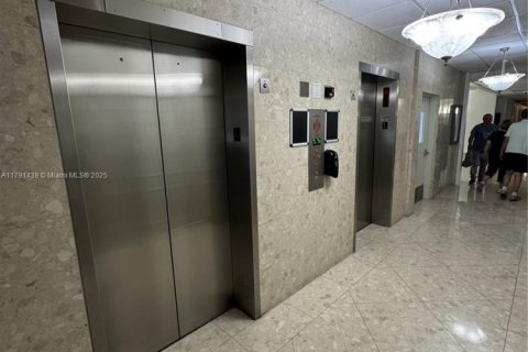 Condominio en venta en North Miami, Florida, 2 dormitorios № 1867196 - foto 8