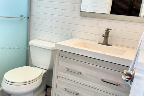 Condominio en venta en North Miami, Florida, 2 dormitorios № 1867196 - foto 16