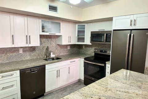 Condominio en venta en North Miami, Florida, 2 dormitorios № 1867196 - foto 23