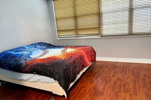 Condominio en venta en North Miami, Florida, 2 dormitorios № 1867196 - foto 20