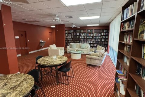 Condominio en venta en North Miami, Florida, 2 dormitorios № 1867196 - foto 12