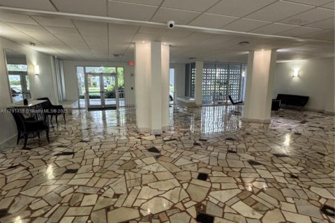 Condominio en venta en North Miami, Florida, 2 dormitorios № 1867196 - foto 3