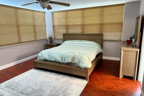 Condominio en venta en North Miami, Florida, 2 dormitorios № 1867196 - foto 22
