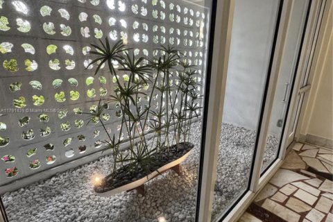 Condominio en venta en North Miami, Florida, 2 dormitorios № 1867196 - foto 14