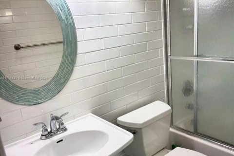 Condominio en venta en North Miami, Florida, 2 dormitorios № 1867196 - foto 19