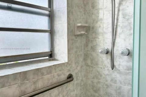 Condominio en venta en North Miami, Florida, 2 dormitorios № 1867196 - foto 18
