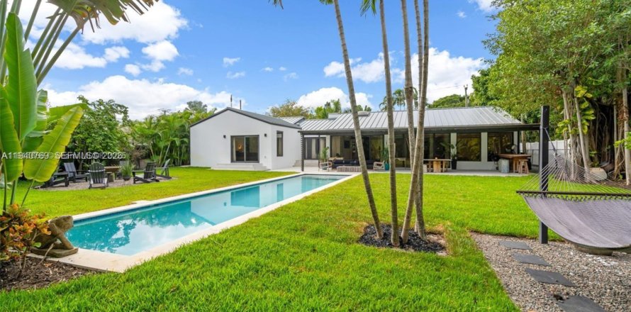 Дом в Майами, Флорида 4 спальни, 276.38м2 № 1997804