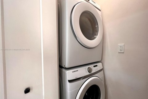 Touwnhouse à louer à Miami, Floride: 3 chambres, 115.85 m2 № 1935265 - photo 8