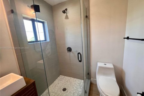 Touwnhouse à louer à Miami, Floride: 3 chambres, 115.85 m2 № 1935265 - photo 13