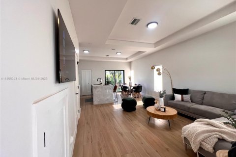 Touwnhouse à louer à Miami, Floride: 3 chambres, 115.85 m2 № 1935265 - photo 2