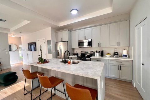 Touwnhouse à louer à Miami, Floride: 3 chambres, 115.85 m2 № 1935265 - photo 5