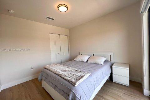 Touwnhouse à louer à Miami, Floride: 3 chambres, 115.85 m2 № 1935265 - photo 12