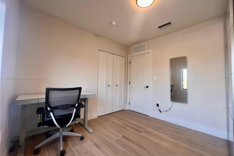 Touwnhouse à louer à Miami, Floride: 3 chambres, 115.85 m2 № 1935265 - photo 21