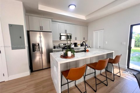 Touwnhouse à louer à Miami, Floride: 3 chambres, 115.85 m2 № 1935265 - photo 4