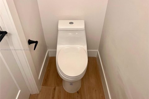 Touwnhouse à louer à Miami, Floride: 3 chambres, 115.85 m2 № 1935265 - photo 9