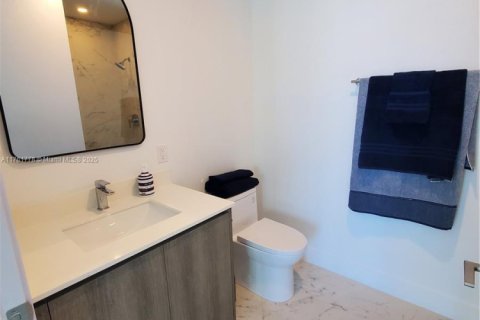 Condo in Sunny Isles Beach, Florida, 2 bedrooms  № 1960610 - photo 13