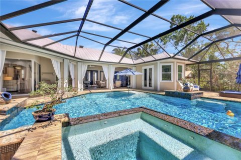 House in Cape Coral, Florida 4 bedrooms, 308.9 sq.m. № 1758329 - photo 12