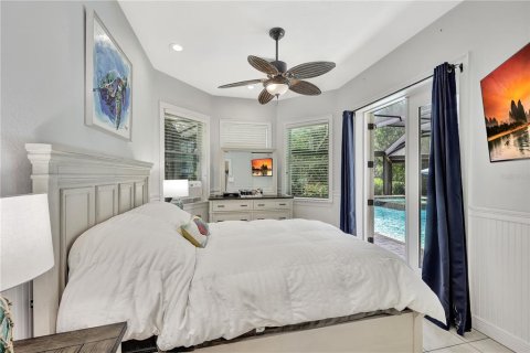House in Cape Coral, Florida 4 bedrooms, 308.9 sq.m. № 1758329 - photo 6