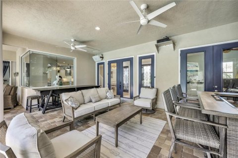 House in Cape Coral, Florida 4 bedrooms, 308.9 sq.m. № 1758329 - photo 5