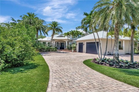 House in Cape Coral, Florida 4 bedrooms, 308.9 sq.m. № 1758329 - photo 3