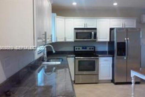 Villa ou maison à vendre à Fort Lauderdale, Floride: 5 chambres, 147.34 m2 № 2051926 - photo 1