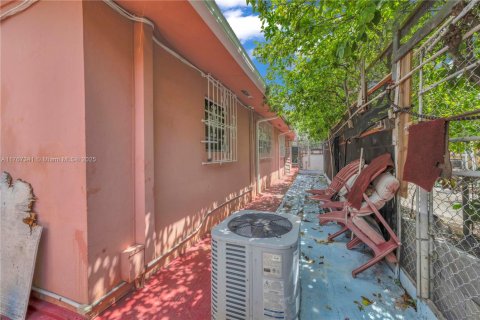 Commercial property in Hialeah, Florida 422.71 sq.m. № 1707940 - photo 19