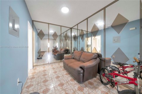 Commercial property in Hialeah, Florida 422.71 sq.m. № 1707940 - photo 28