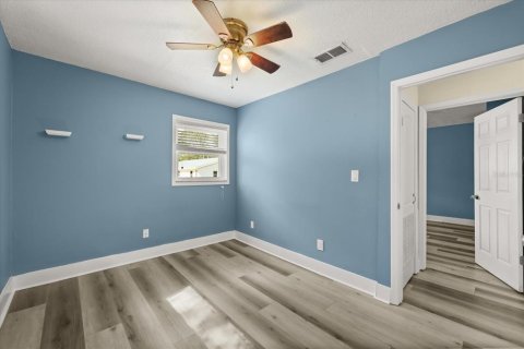 House in Christmas, Florida 5 bedrooms, 232.07 sq.m. № 2116271 - photo 26