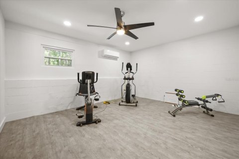 House in Christmas, Florida 5 bedrooms, 232.07 sq.m. № 2116271 - photo 7