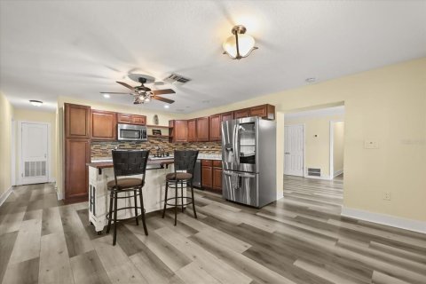 House in Christmas, Florida 5 bedrooms, 232.07 sq.m. № 2116271 - photo 9