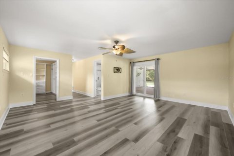 House in Christmas, Florida 5 bedrooms, 232.07 sq.m. № 2116271 - photo 20