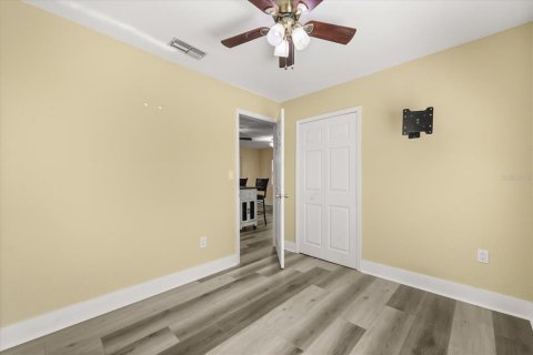 House in Christmas, Florida 5 bedrooms, 232.07 sq.m. № 2116271 - photo 24