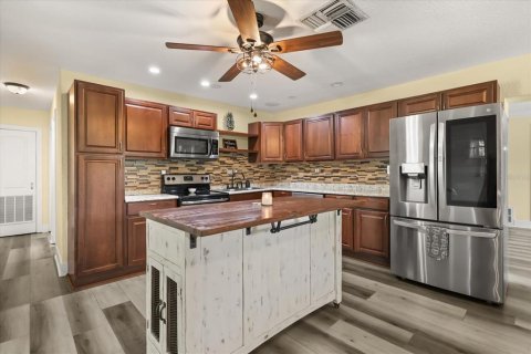 House in Christmas, Florida 5 bedrooms, 232.07 sq.m. № 2116271 - photo 10