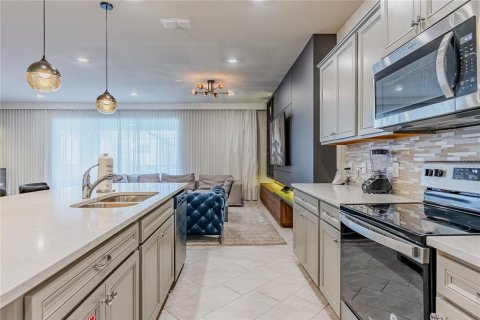 Villa ou maison à vendre à Davenport, Floride: 10 chambres, 408.68 m2 № 2125624 - photo 10