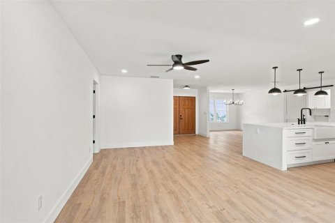 Villa ou maison à vendre à Clearwater, Floride: 4 chambres, 199 m2 № 2395725 - photo 13