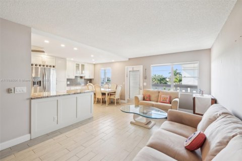 Condo in Boca Raton, Florida, 2 bedrooms  № 1726323 - photo 11