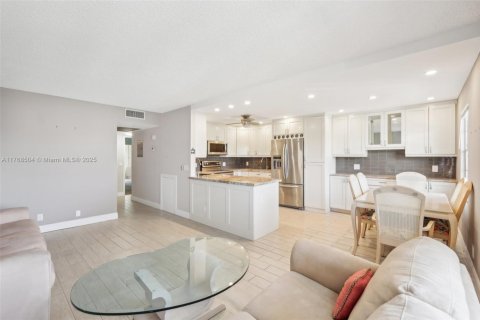 Condo in Boca Raton, Florida, 2 bedrooms  № 1726323 - photo 10