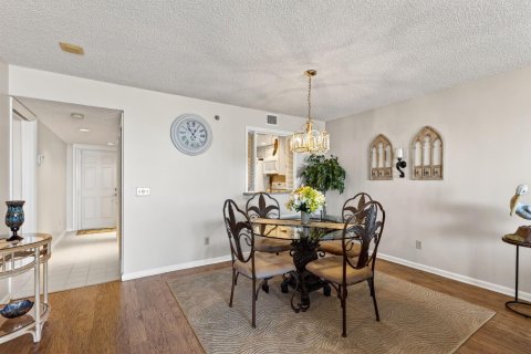 Condo in Hutchinson Island South, Florida, 2 bedrooms № 2154554 - photo 18