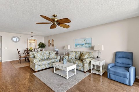 Condo in Hutchinson Island South, Florida, 2 bedrooms № 2154554 - photo 13