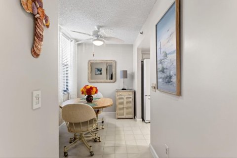 Condo in Hutchinson Island South, Florida, 2 bedrooms № 2154554 - photo 9