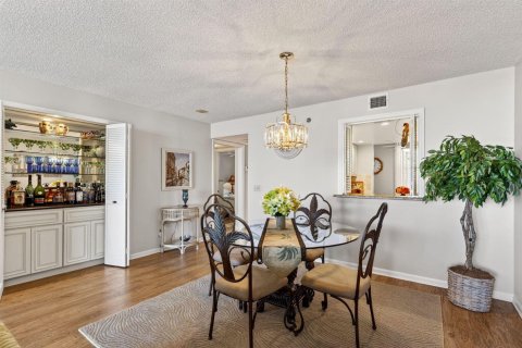 Condo in Hutchinson Island South, Florida, 2 bedrooms № 2154554 - photo 19