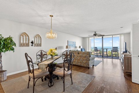 Condo in Hutchinson Island South, Florida, 2 bedrooms № 2154554 - photo 17