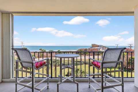 Condo in Hutchinson Island South, Florida, 2 bedrooms № 2154554 - photo 28
