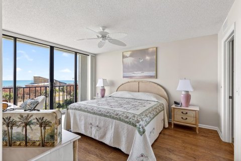 Condo in Hutchinson Island South, Florida, 2 bedrooms № 2154554 - photo 21