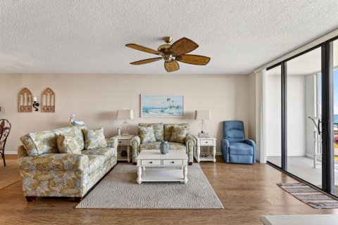 Condo in Hutchinson Island South, Florida, 2 bedrooms № 2154554 - photo 14