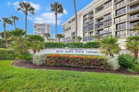 Condo in Hutchinson Island South, Florida, 2 bedrooms № 2154554 - photo 2