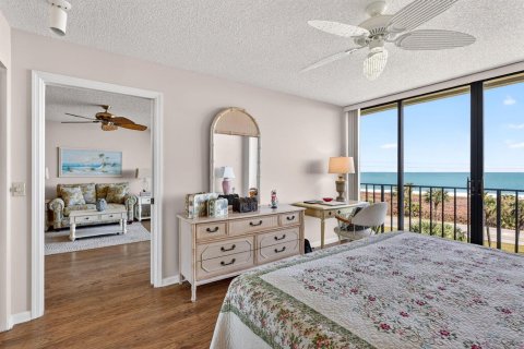 Condo in Hutchinson Island South, Florida, 2 bedrooms № 2154554 - photo 22