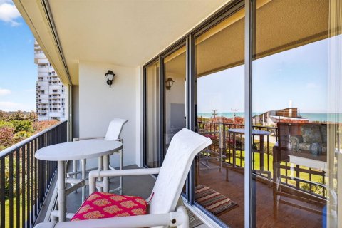 Condo in Hutchinson Island South, Florida, 2 bedrooms № 2154554 - photo 30